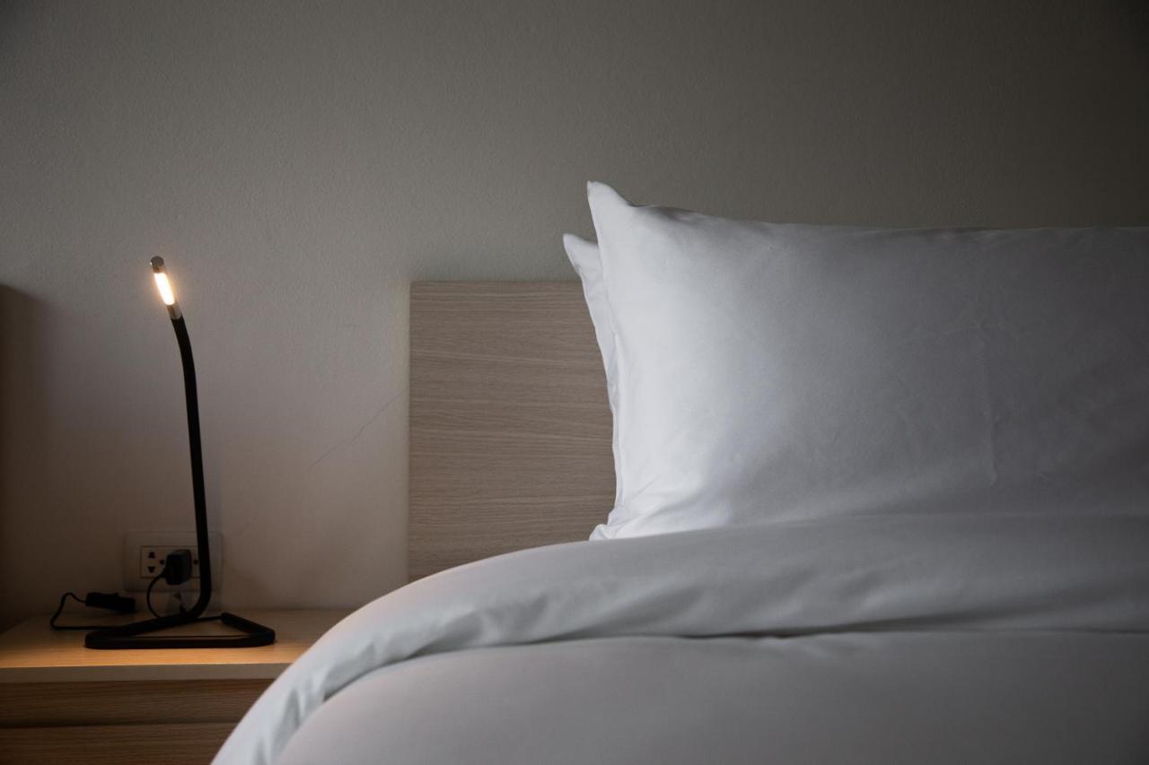 KOS Hotel Suvarnabhumi Airport -SHA Extra Plus Bangkok Exteriör bild