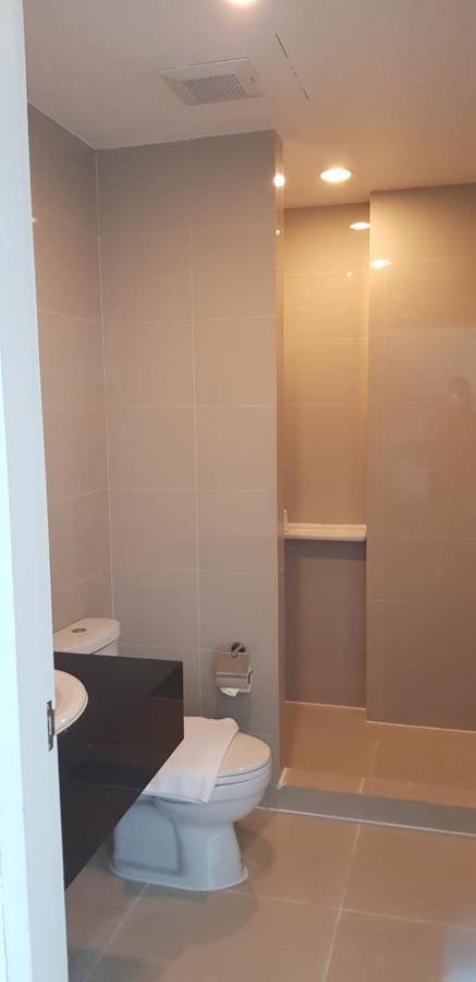 KOS Hotel Suvarnabhumi Airport -SHA Extra Plus Bangkok Exteriör bild